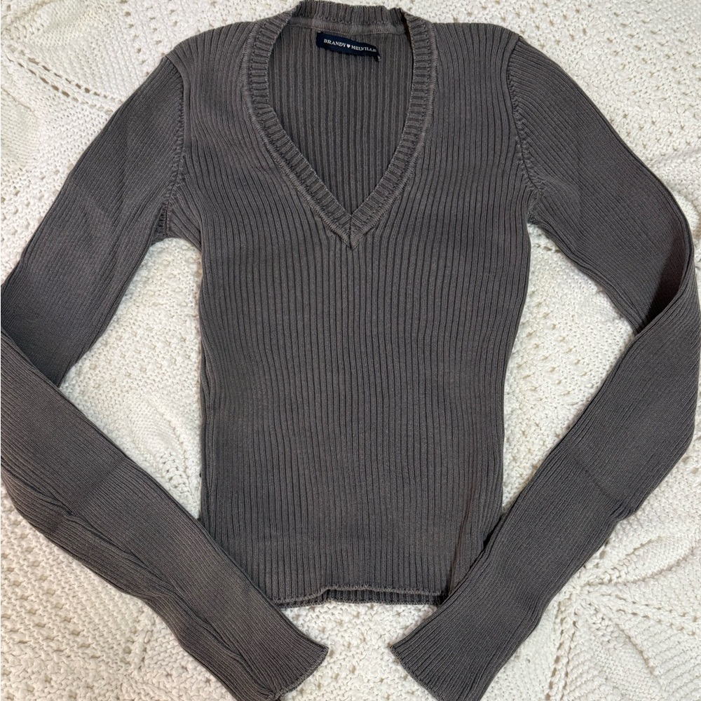 Brandy Melville long sleeve v neck long sleeve